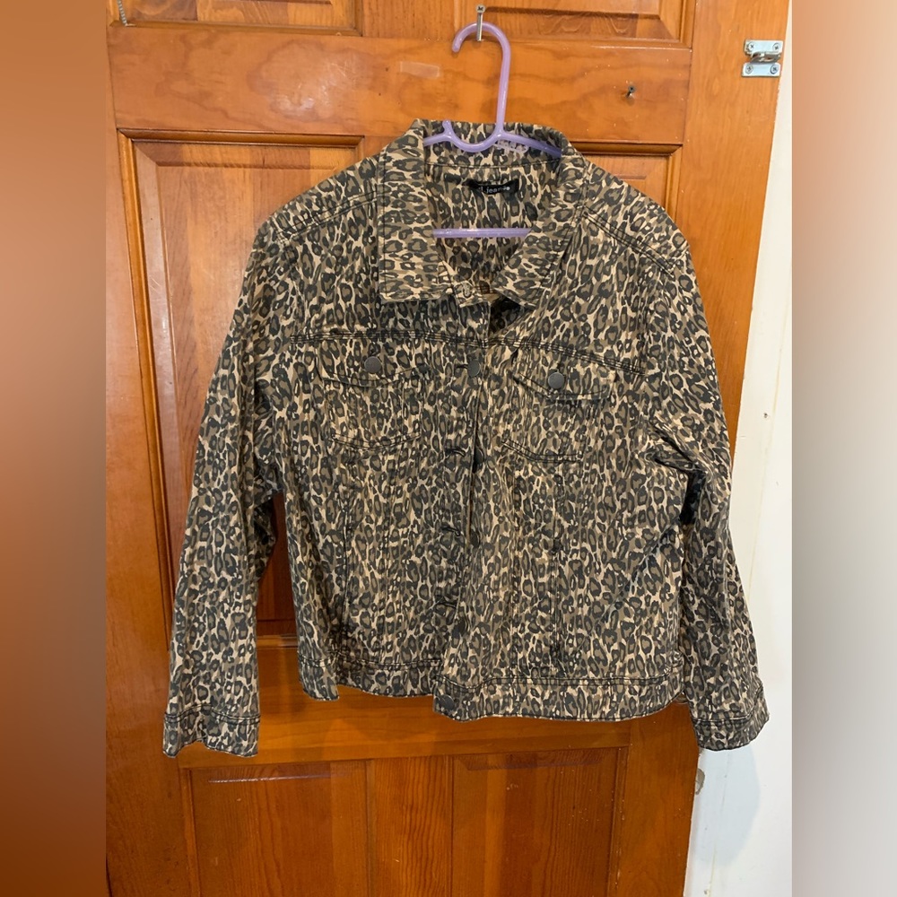 Women’s Cheetah print jean jacket. Size 2X